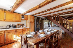 Charming Farmhouse - Parking, Fireplace, Baby bed